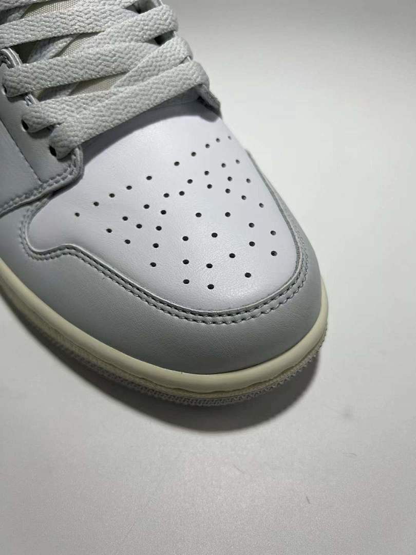 Nike Air Jordan 1 Retro High OG White Light Grey Green Sail Vintage Sneakers