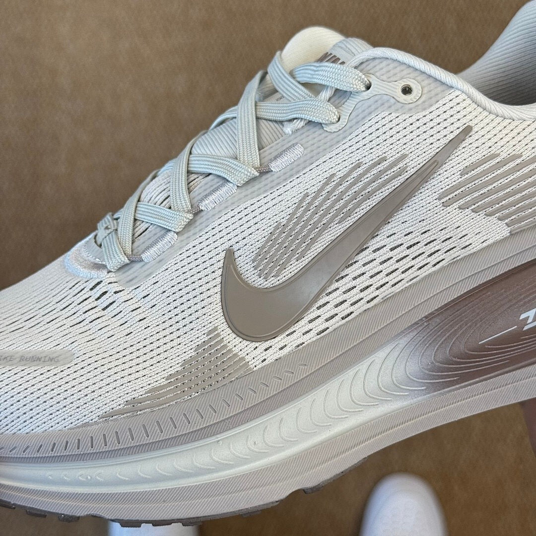 Nike ZoomX Vomero 17 FD6864-100 White Light Orewood Brown