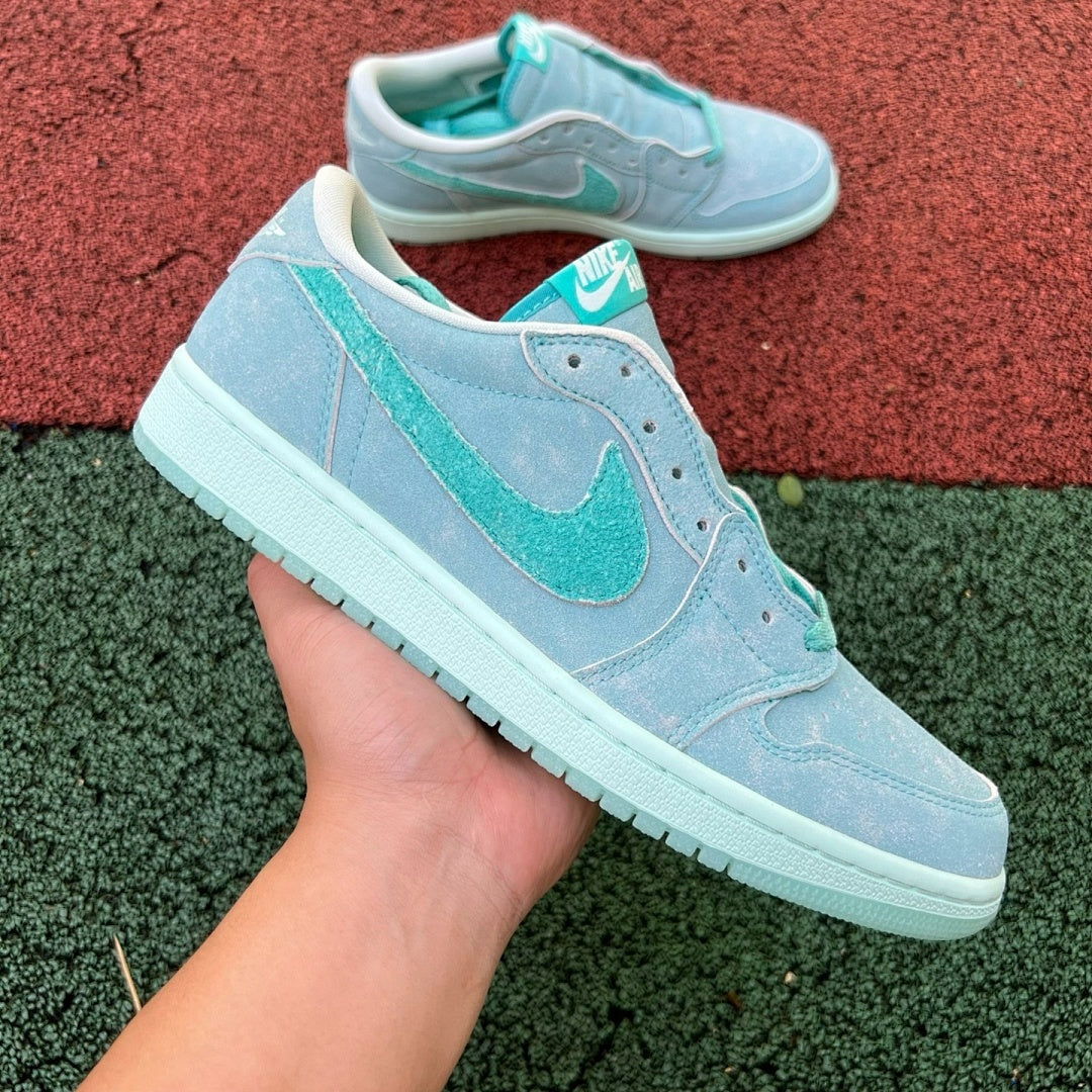 Air Jordan 1 Low SE Barely Green CZ0776-300