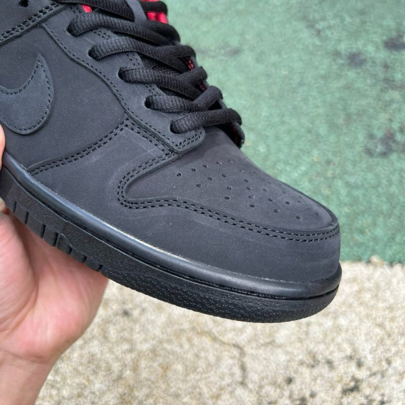 Nike SB Dunk Low Supreme '94 Black Red 428925-001