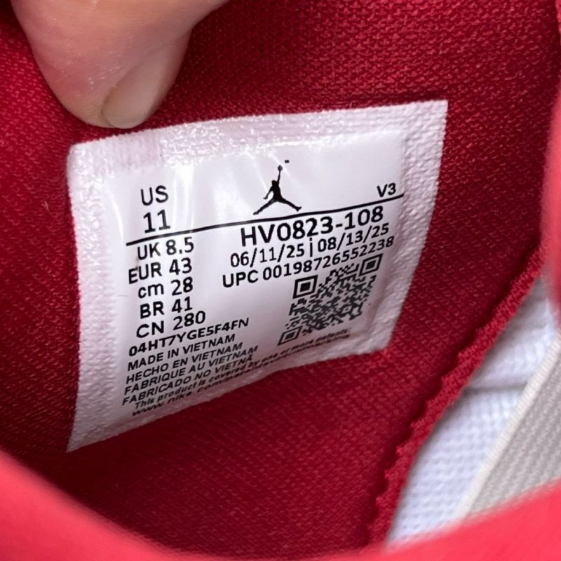 Air Jordan 4 Retro University Red Metallic CT8527-112