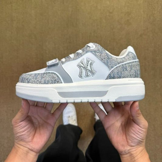 MLB Mega Chunky Strap New York Yankees White Grey Cracked Pattern Sneakers