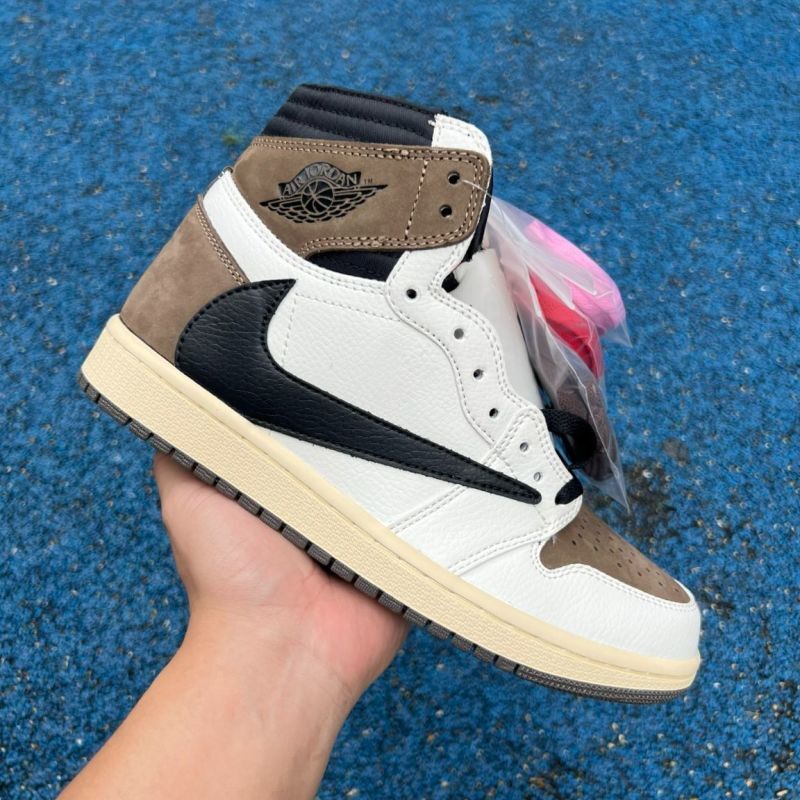 Air Jordan 1 Retro High OG Dark Mocha 555088-105