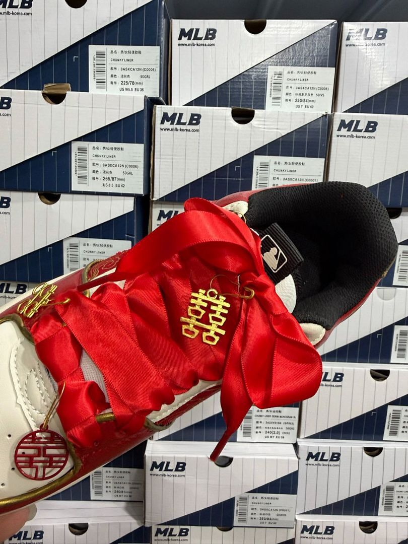 MLB New York Yankees Chunky Liner Red Gold Oriental Pattern Pearl Charm Sneakers 3ASXCA12N