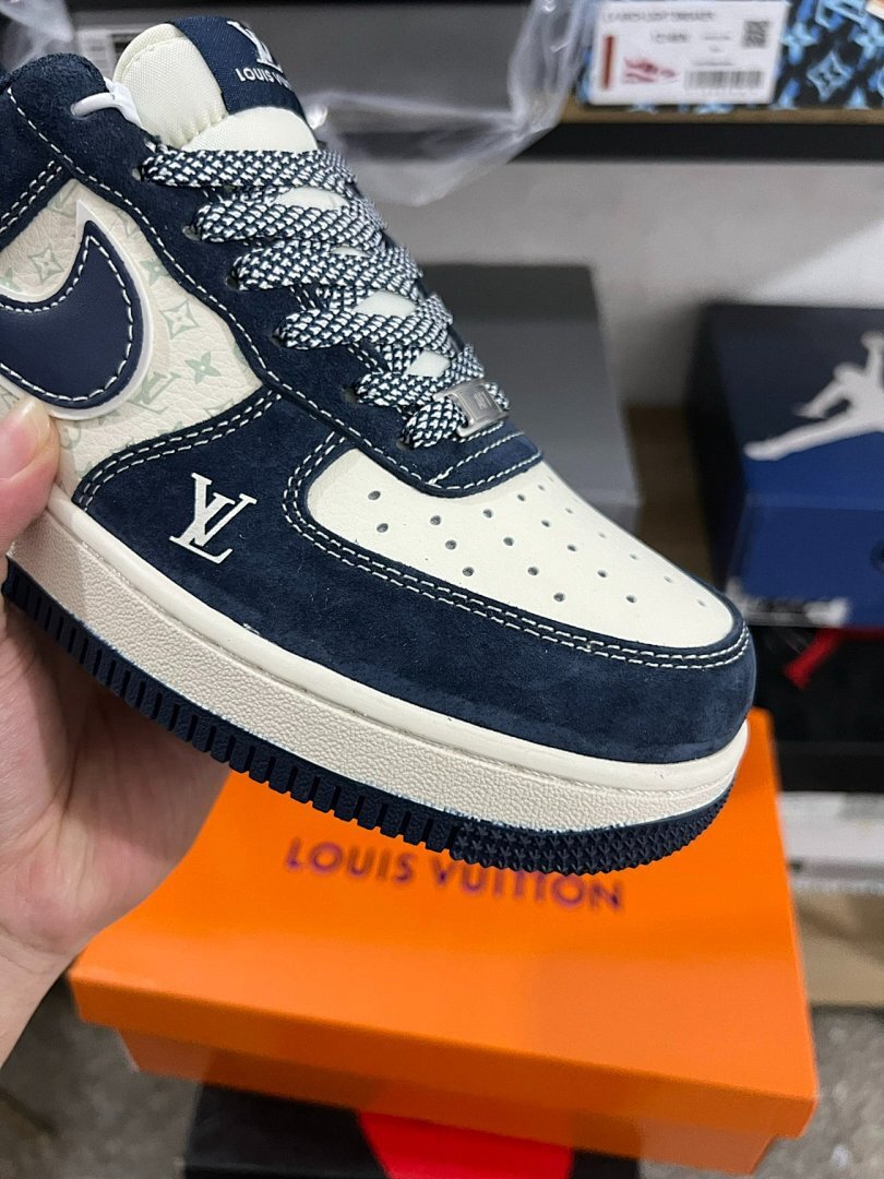 Louis Vuitton x Nike Air Force 1 Low Virgil Abloh Monogram Navy Blue Cream Sneakers N140