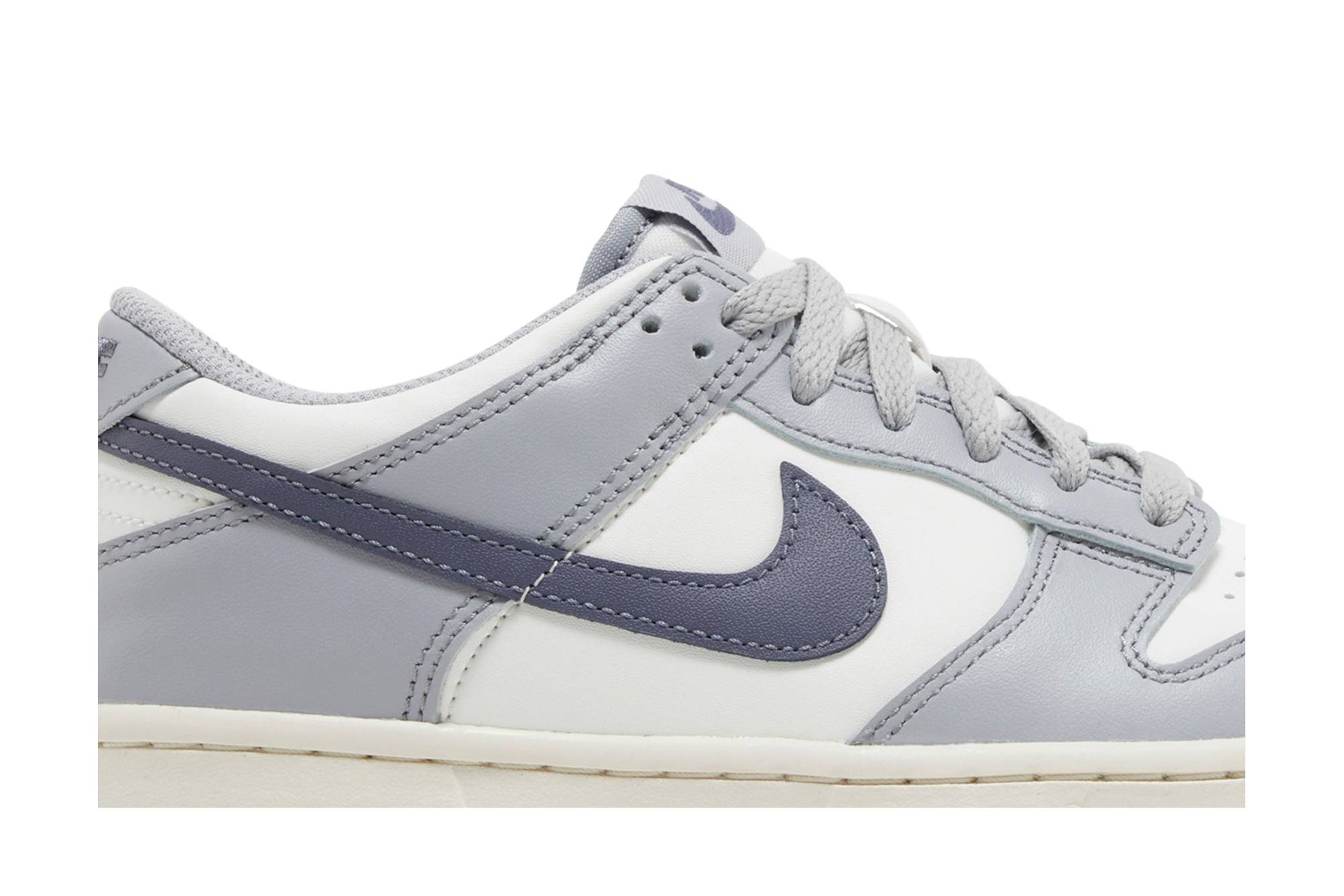 ( Youth ) Nike Dunk Low 'Platinum Tint Light Carbon' FB9109-101