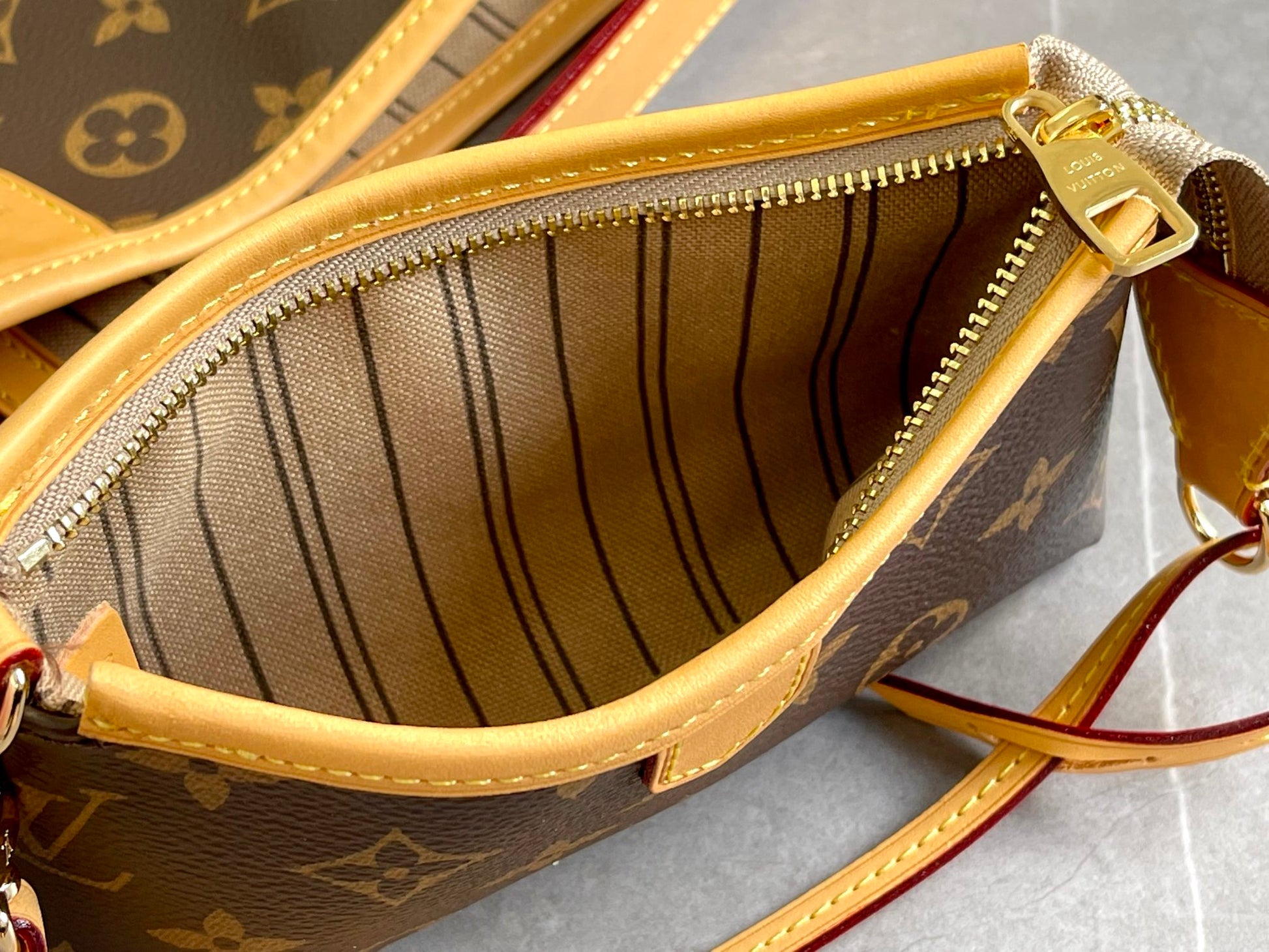 Louis Vuitton Graceful MM Monogram Canvas Shoulder Bag with Pouch