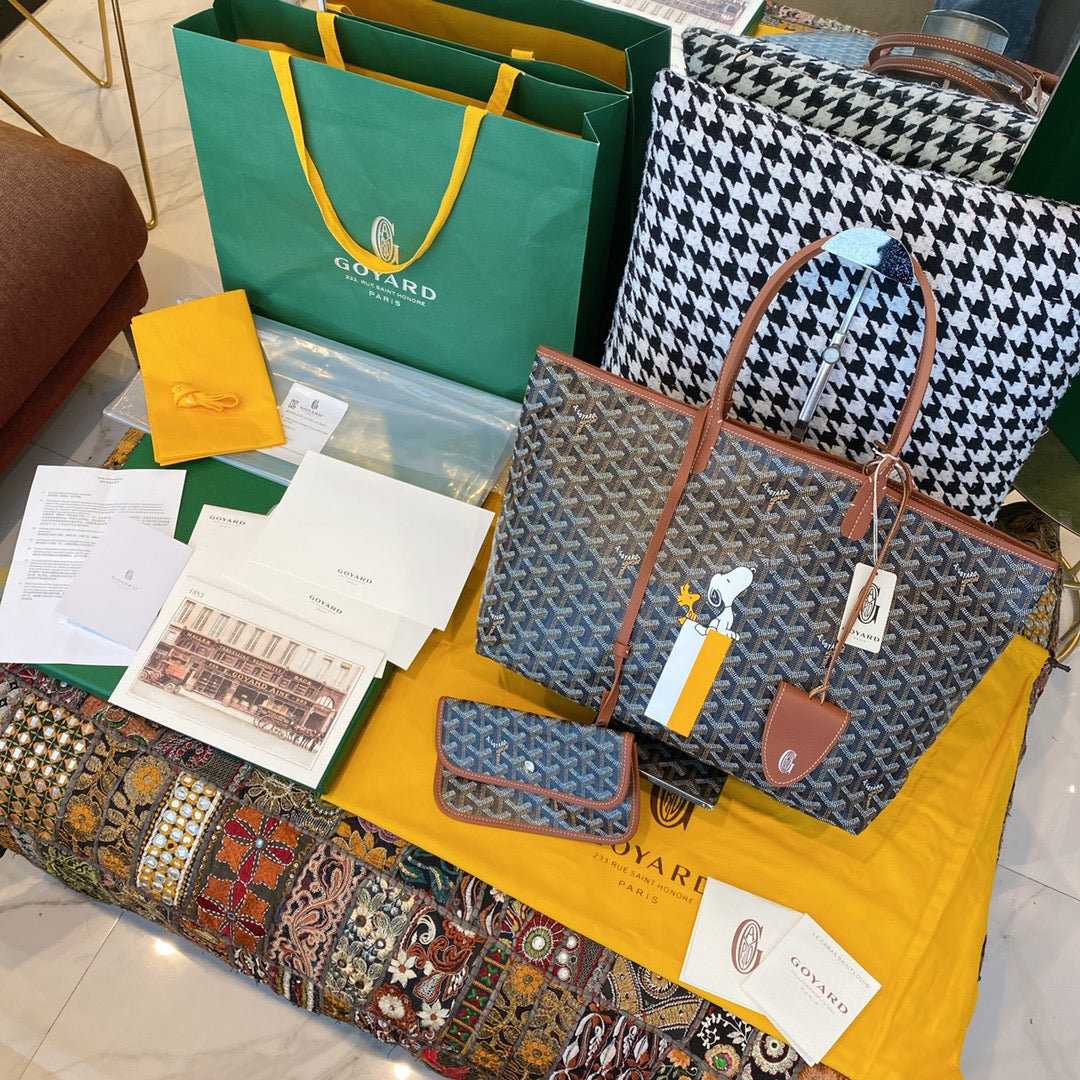 Gogy Classic Chevron Pattern Tote Bag with Cartoon Dog and Matching Pouch