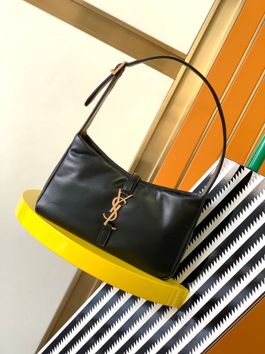 Saint Laurent Le 5 à 7 Hobo Bag in Smooth Leather - Black