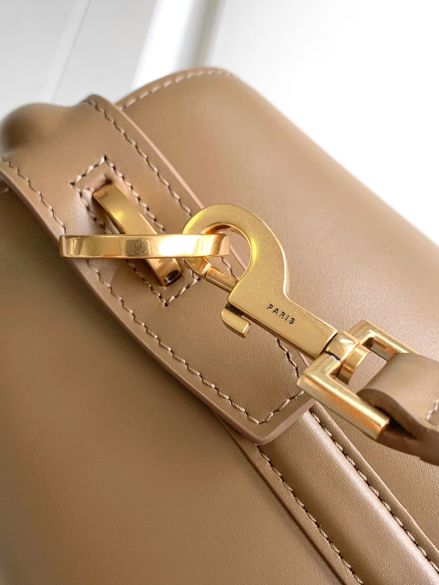Saint Laurent LE 5 À 7 Small Leather Bucket Bag in Taupe