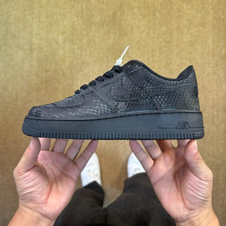 Kobe Bryant x Nike Air Force 1 Low "Black"