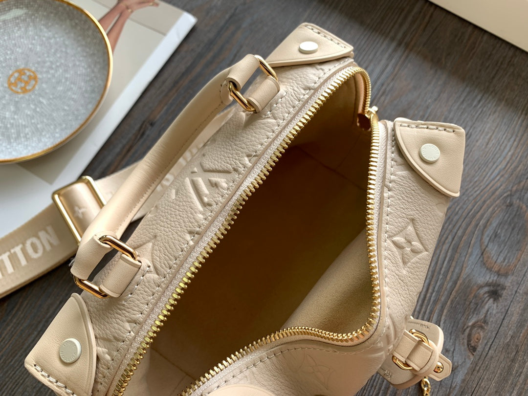 Louis Vuitton Valisette Tresor Mahina Leather Handbag - Creme