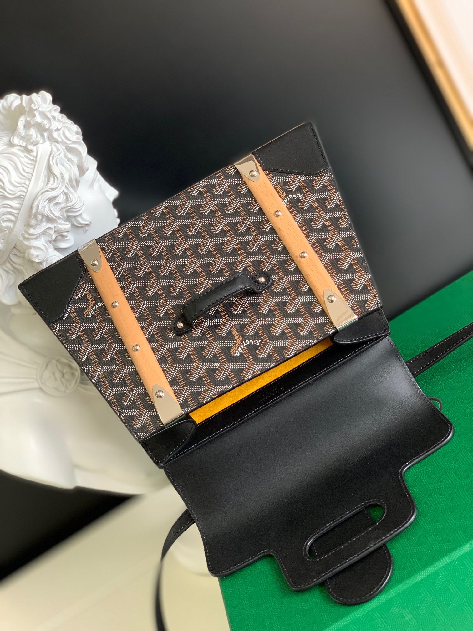 Gogy Classic Chevron Pattern Leather Handbag with Wooden Handle