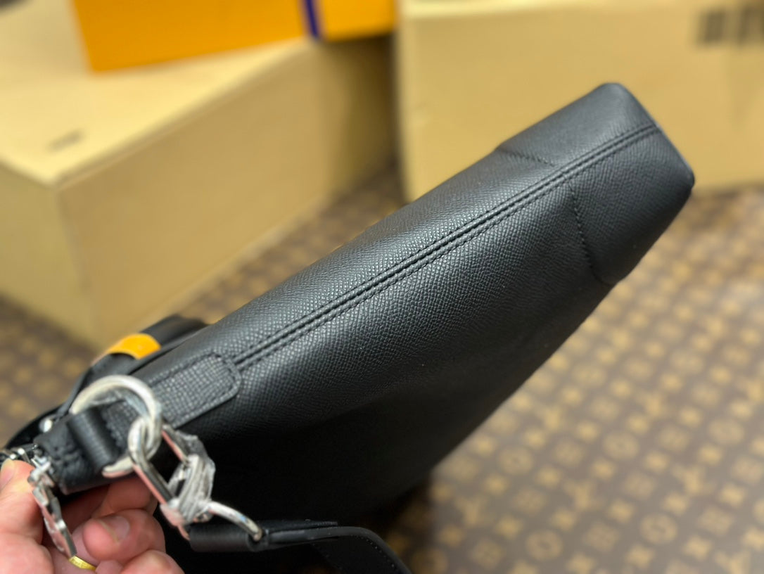 Louis Vuitton Black Textured Leather Briefcase with Detachable Shoulder Strap