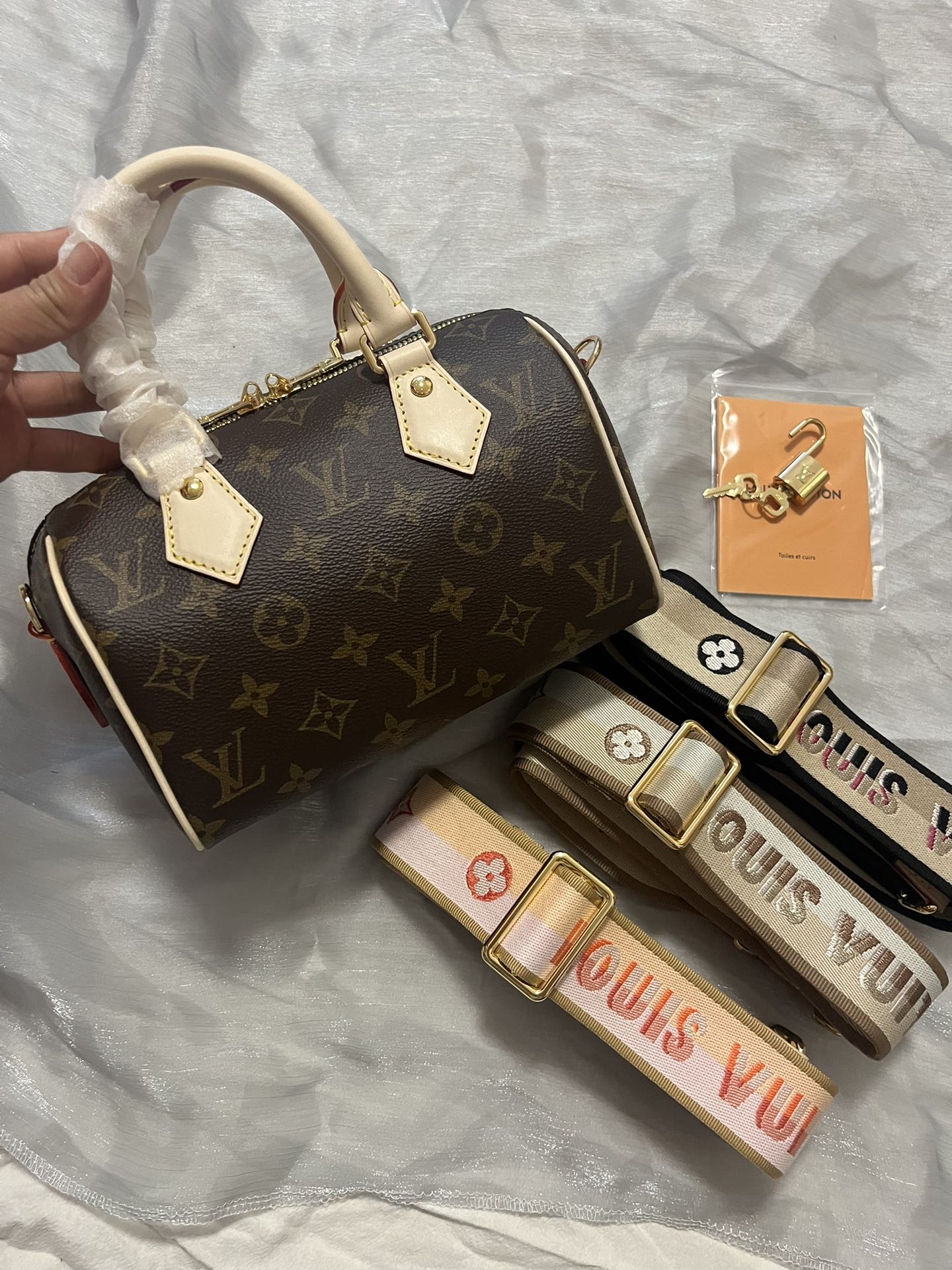 Louis Vuitton Speedy Bandoulière 20 Monogram Canvas Handbag