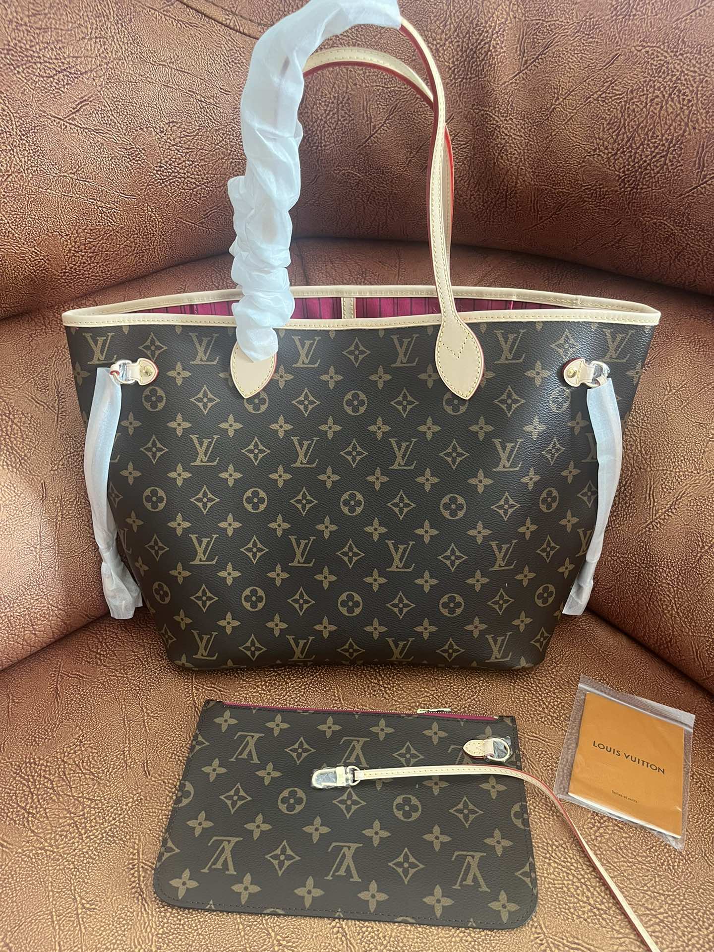 Louis Vuitton Neverfull MM Monogram Canvas Tote Bag with Pivoine Lining