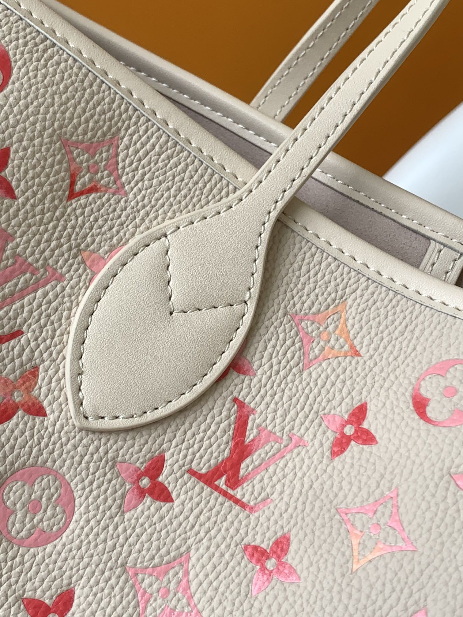 Louis Vuitton Neverfull MM Monogram Tote Bag - Pink Gradient