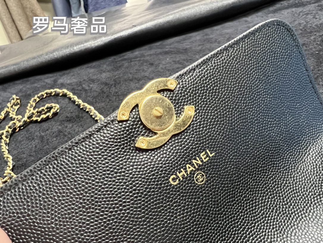 Luxury Quilted Leather Flap Shoulder Bag with Gold-Tone Chain and CC Logo - Black