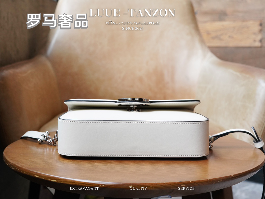Gucci Small GG Leather Shoulder Bag - White