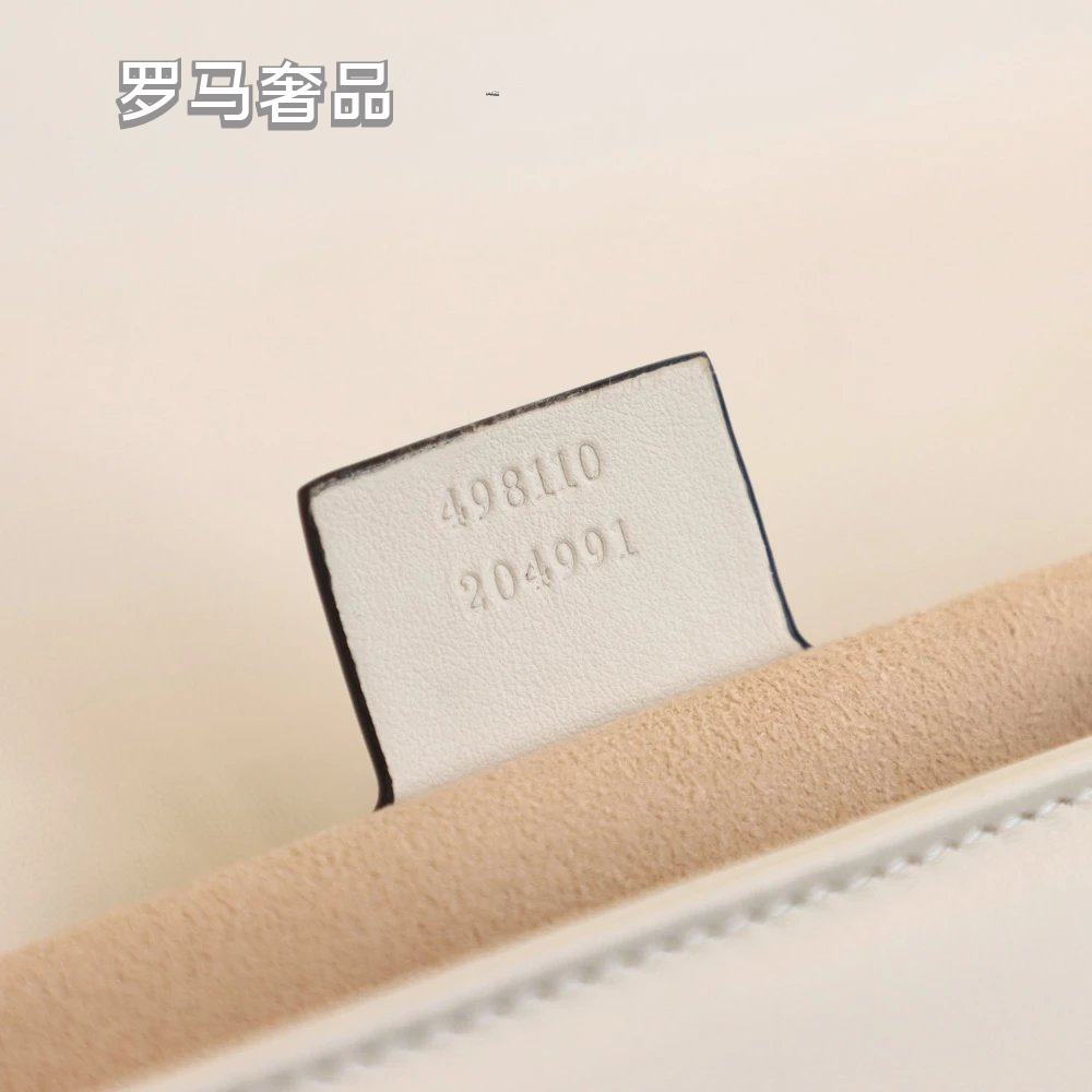 Gucci Elegant White Chevron Quilted Leather Handbag with Gold Hardware
